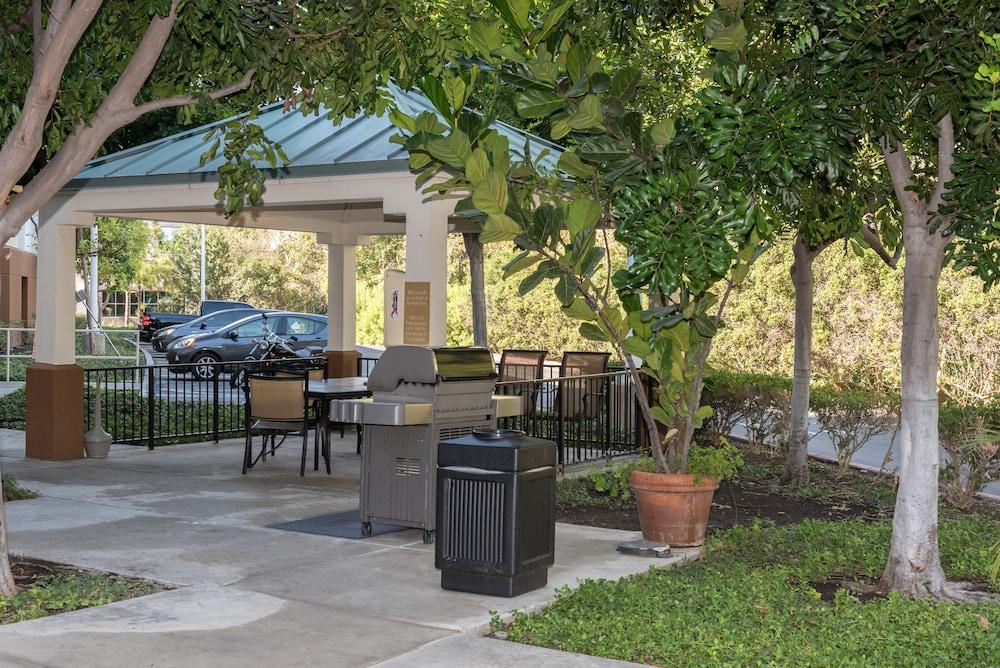 سونيستا سيمبلي سويتس إرفاين سبيكتروم منطقة شواء/نزهات