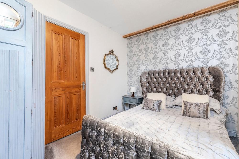 كانتري فارم هاوس، سليبس 13 آند نيو سيتر هوت توب غرفة