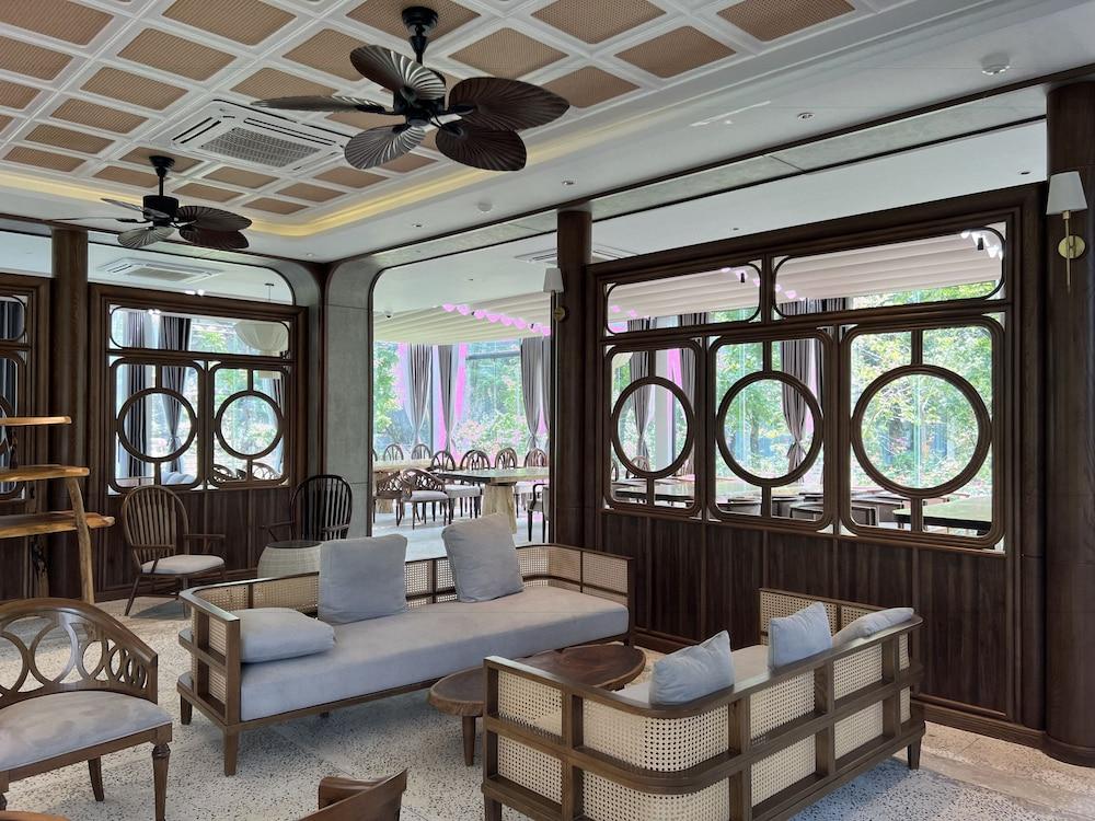 ميناوا كينهجا ريزورت آند سبا نين بين قاعة الاستقبال