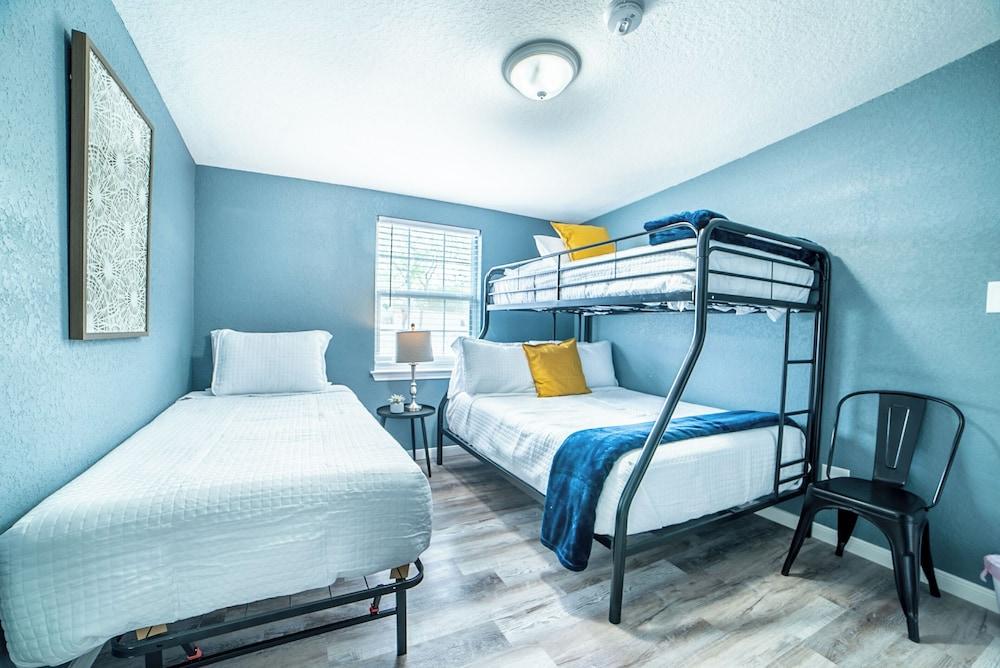 Fascinating 2br/1ba Near Festive DT and Riverwalk Room