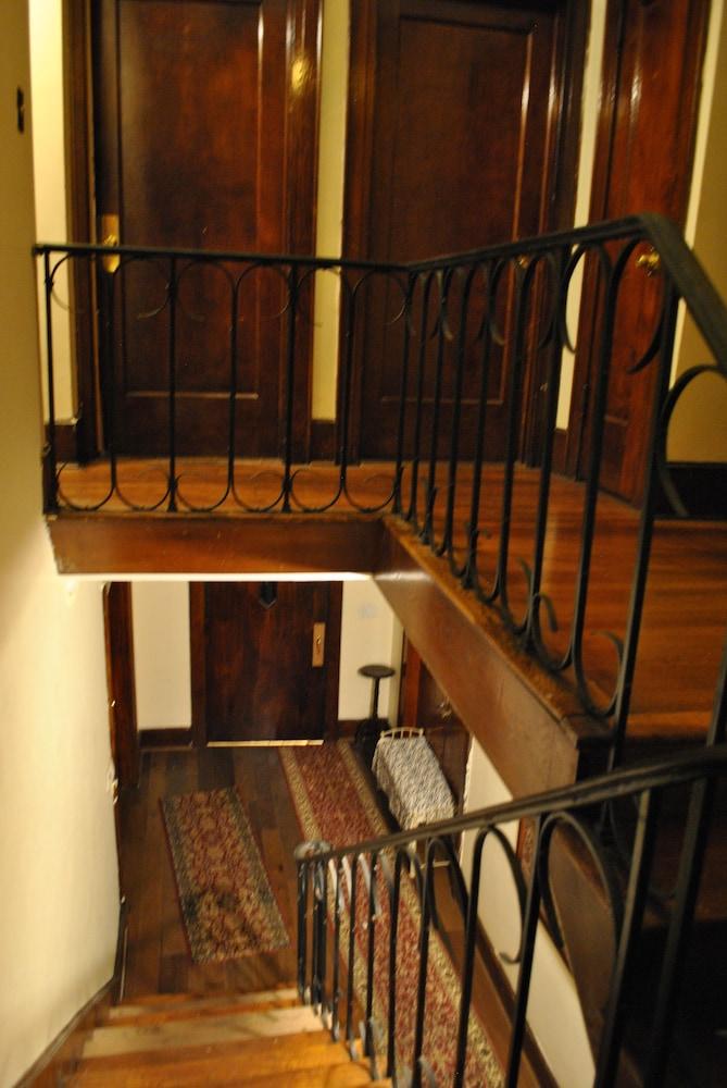 نيوارك هانسبري مولتي ليفيل هاوس الفندق من الداخل