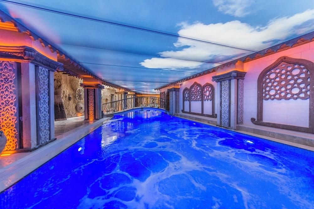 كابادوكيا هيل هوتل آند سبا حمام سباحة مغطى