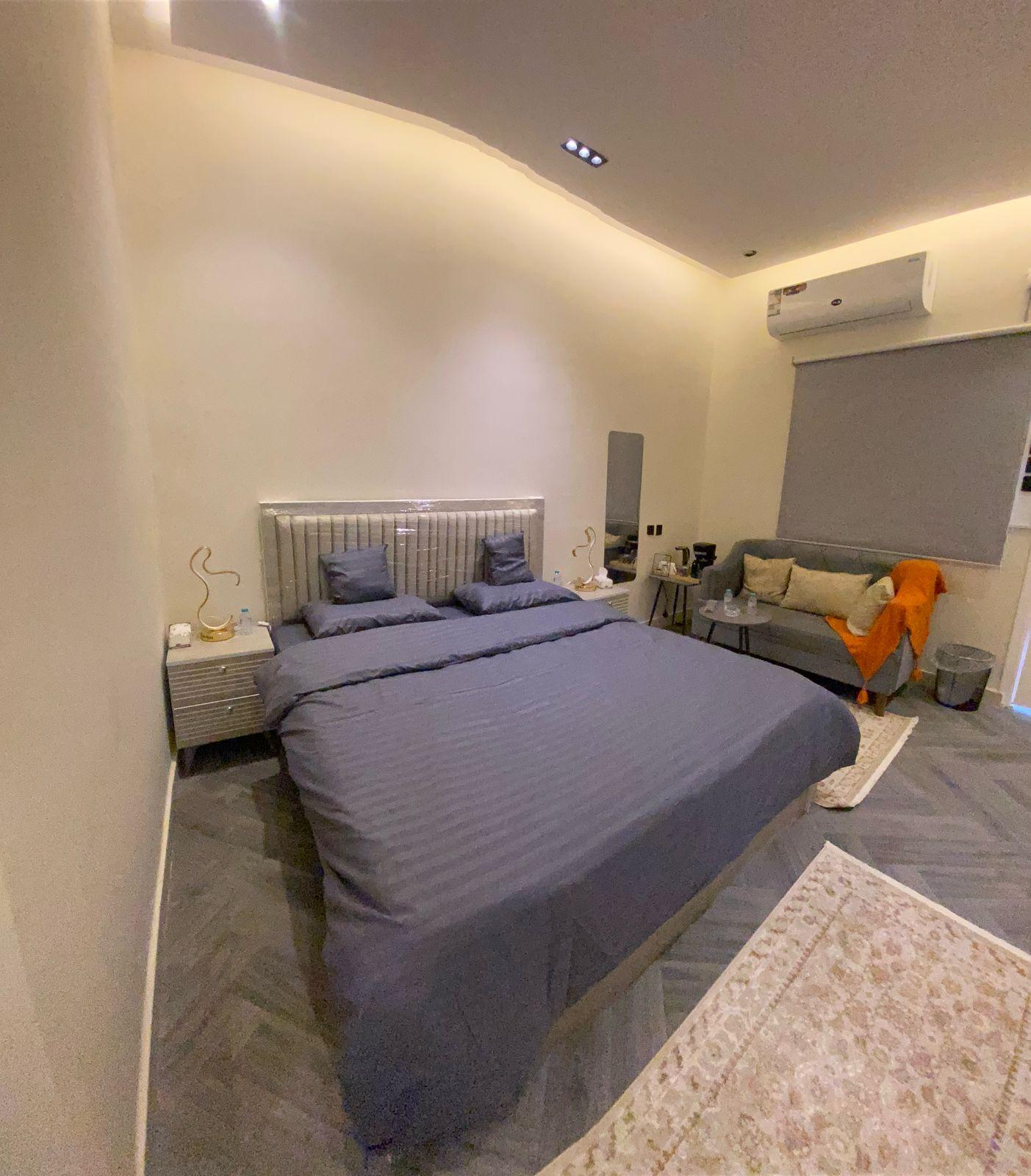Elegant Studio with Comfortable and Simple Furniture | 5633 Featured Image