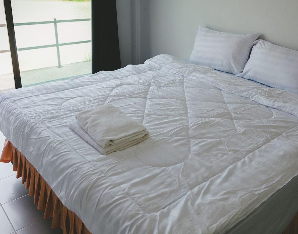 C-CODE RESORT Room