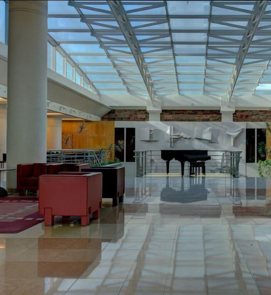 في آي بي إكزاكتيف إنتركامبوس هوتل آند كونفرنس الردهة