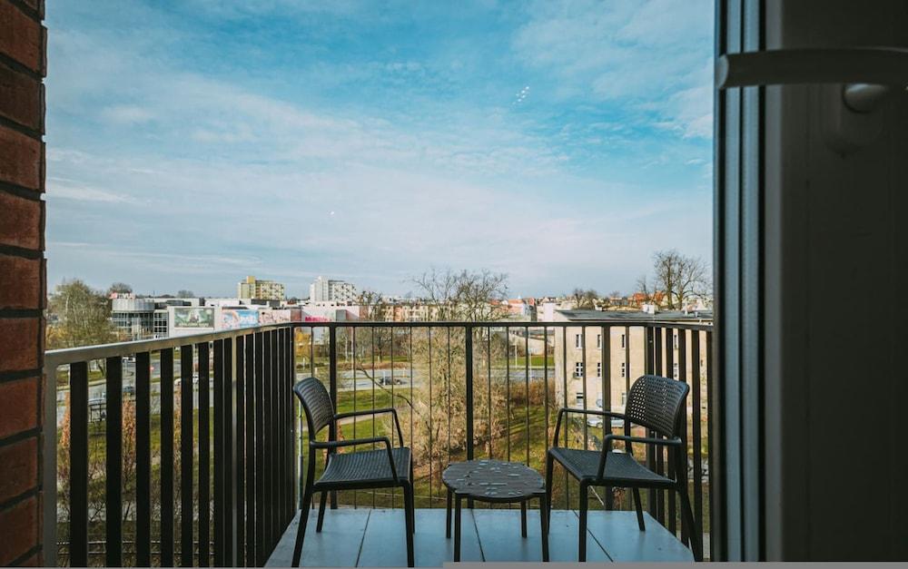 كويرو إن بيدجوستسد ويث 2 بدرومز آند 1 باث رومز غرفة