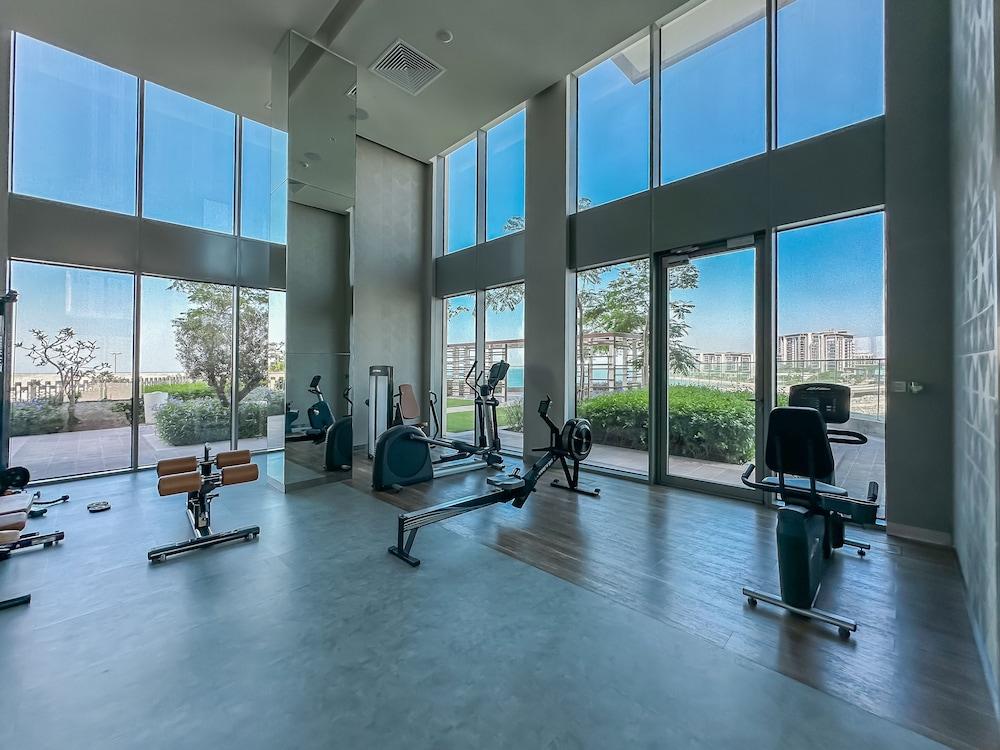 شقة خلابة بها 3 غرف نوم بإطلالة على البحر والمارينا صالة الألعاب الرياضية