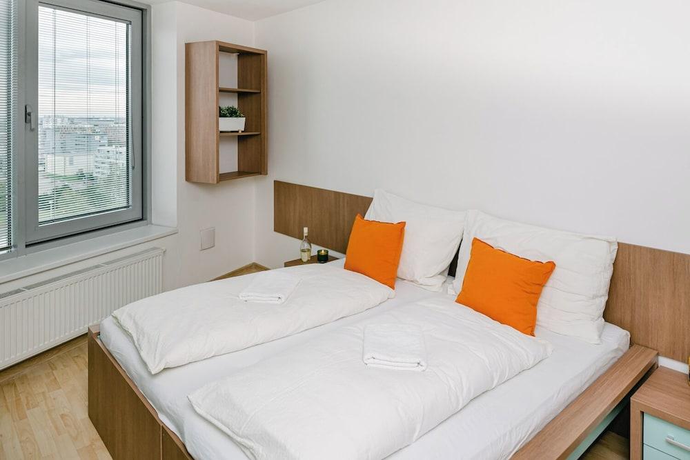 Slavic Spacious Apartment by CHORS Room