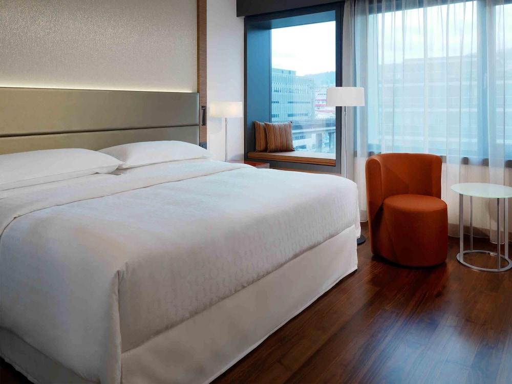 Sheraton Zurich Hotel Room