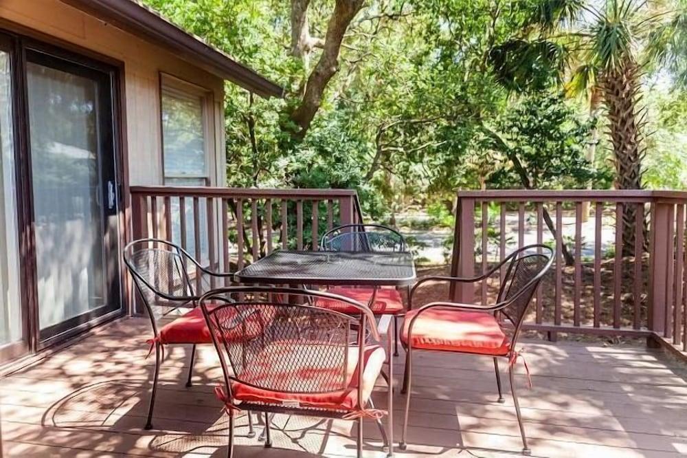 ليك فيليدج 22 باي وايلد ديونز، إن ريزورت كور المنطقة المحيطة بالمنشأة