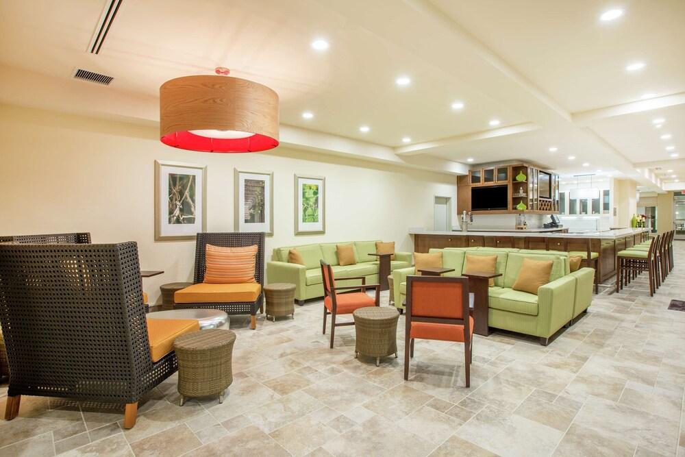 هيلتون جاردن إن أوليمبيا الردهة