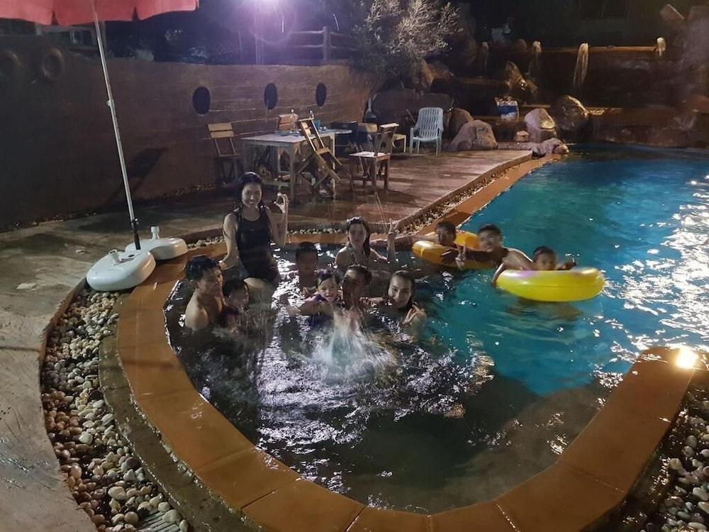 رويسوك هوتل آند سويمينج بول زحليقة مائية