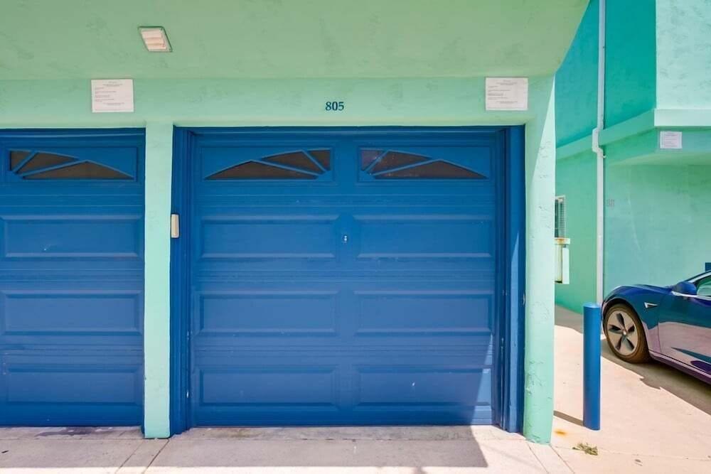 Manhattan Shores 1C Exterior detail