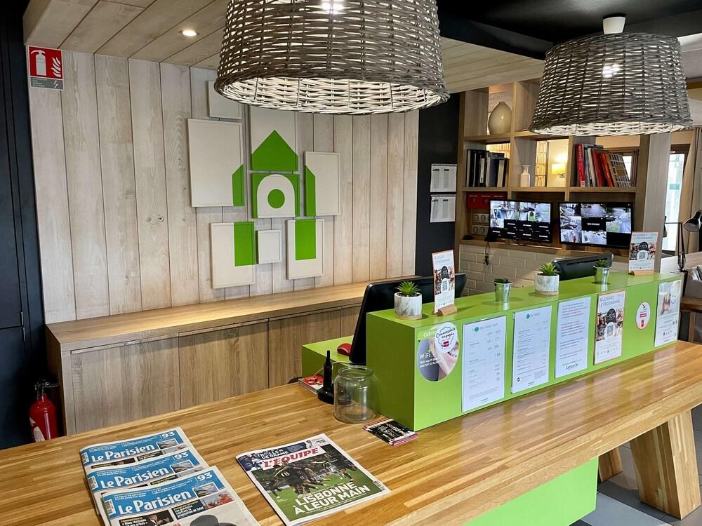 هوتل كامبنيلي فيليبينتي منطقة الاستقبال