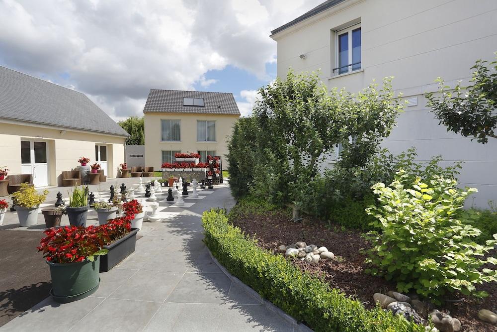 ريزورت ريزيدونس بيير، ذا أوريجينالز ريليه (ريليه دو سايلنس) المنطقة المحيطة بالمنشأة