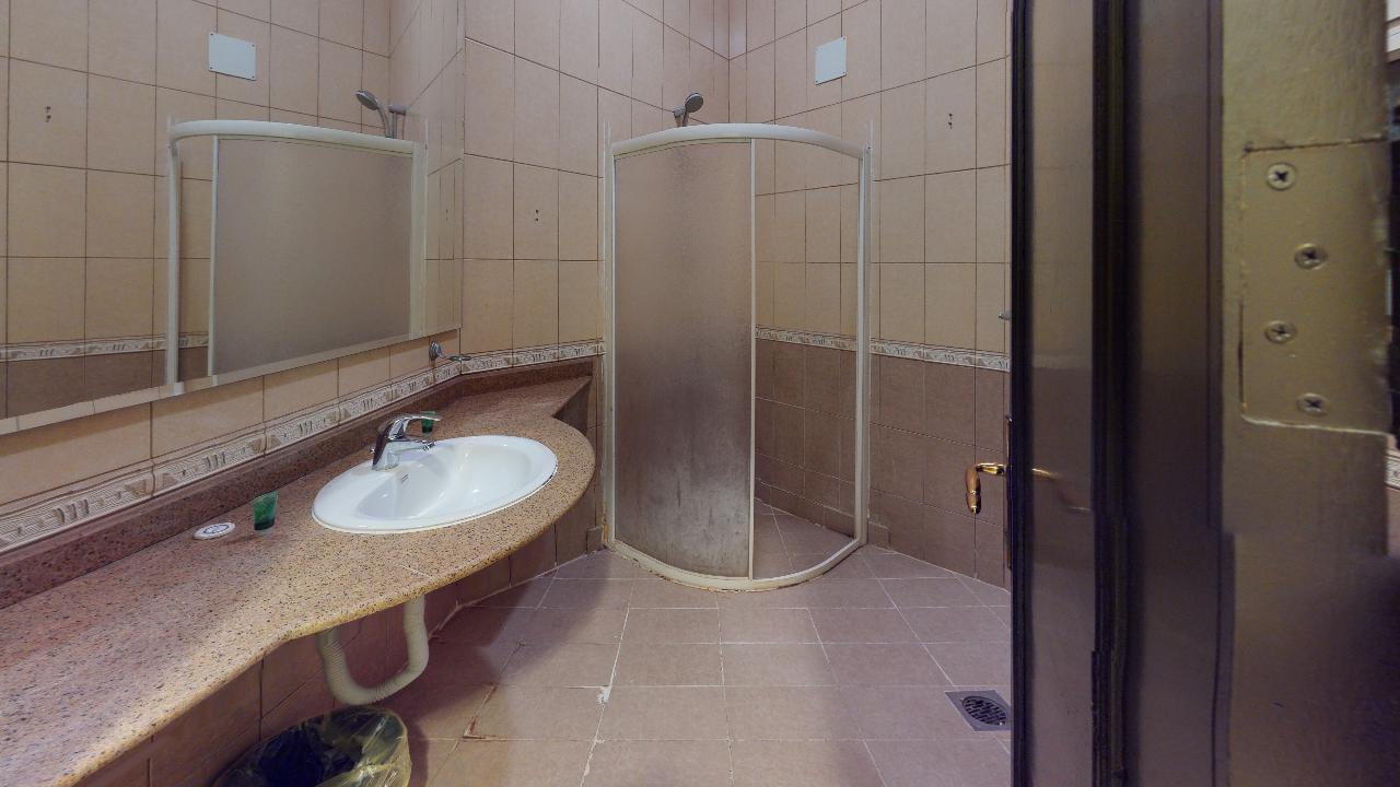 Comfy Chalet with Comfortable and Simple Furniture | 1992 Bathroom