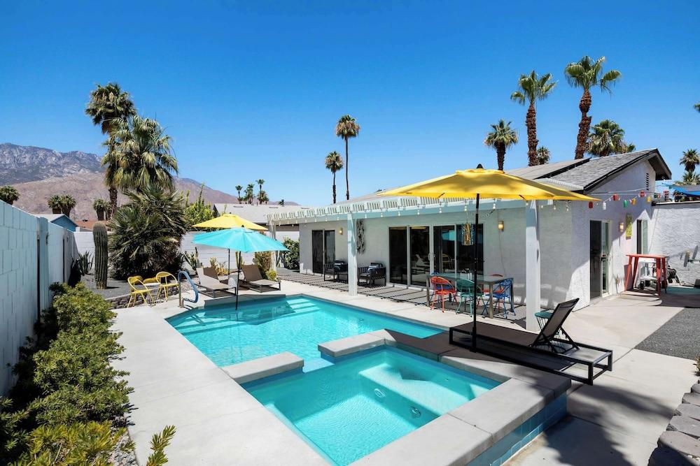 ديموث بارك ديزرت أواسيز - بول - تيكي روم