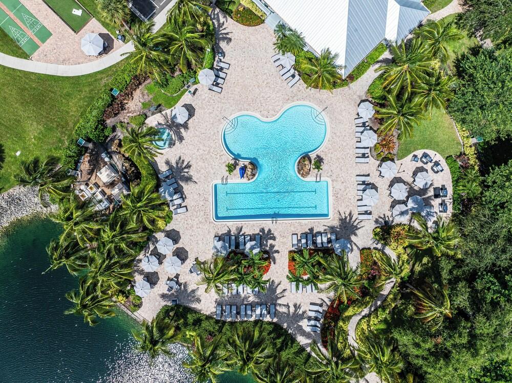 بولونا - لاكشري 2 بد روم كوندو وذ ليك آند جولف فيوز آت جرين لينكس، ليلي ريزورت أسيس تو ب ول، هوت توب، تينيس كورت ، آند جولف كورسز نير نابلز بيتشيز آند داون تاون منظر من الجو