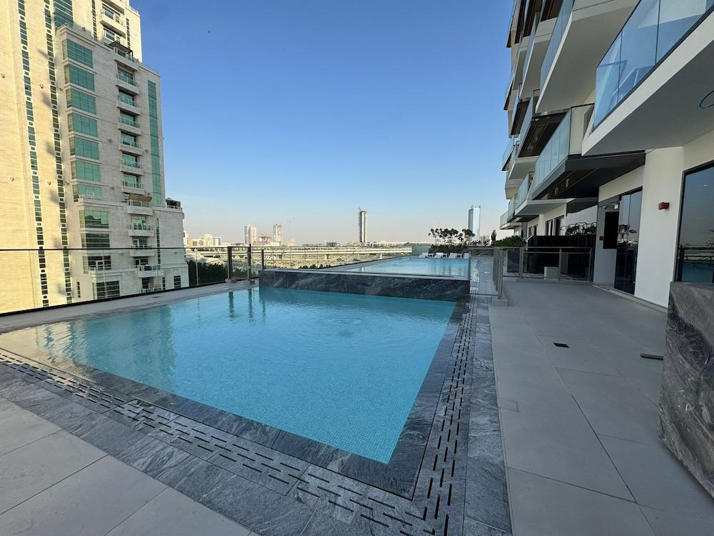 Modern 1BR in Binghatti Nova Outdoor Pool