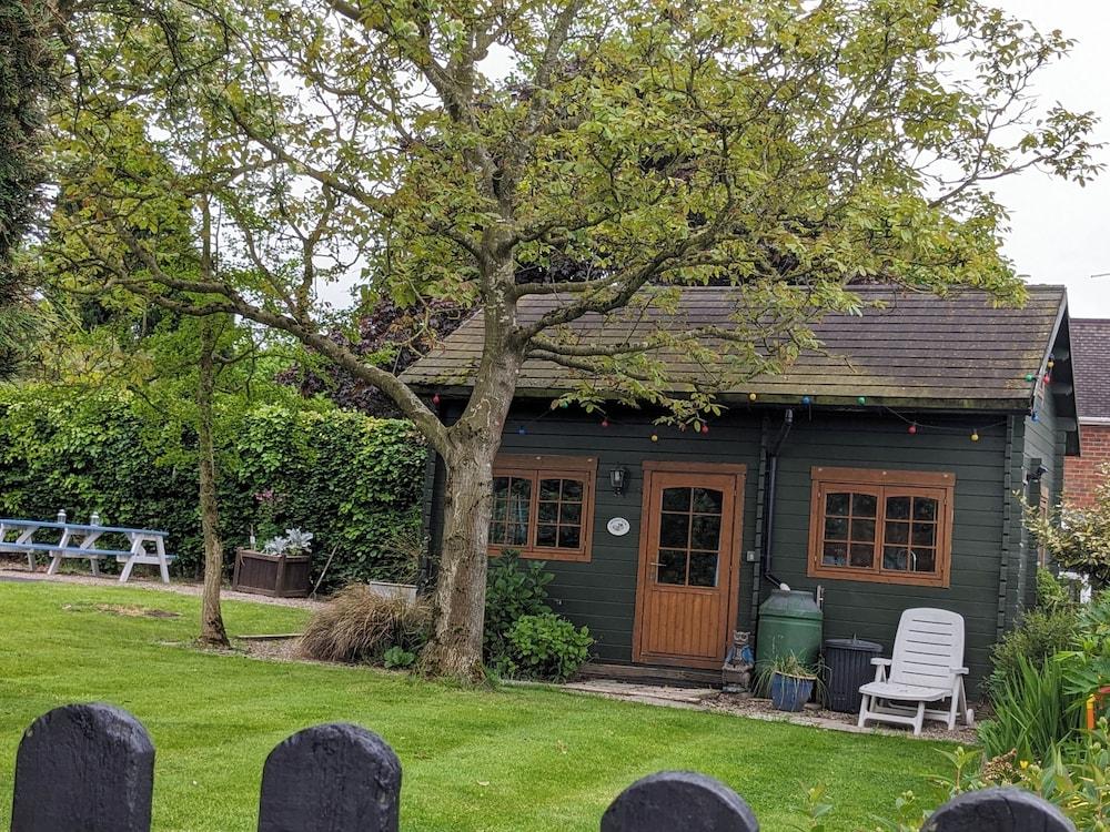 رستيك لوج كابين - دوج فريندلي - سليبس 2 - فيوز المنطقة الخارجية