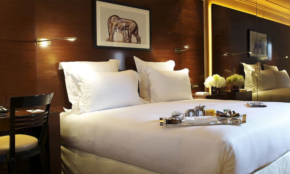 Hôtel Montaigne Room