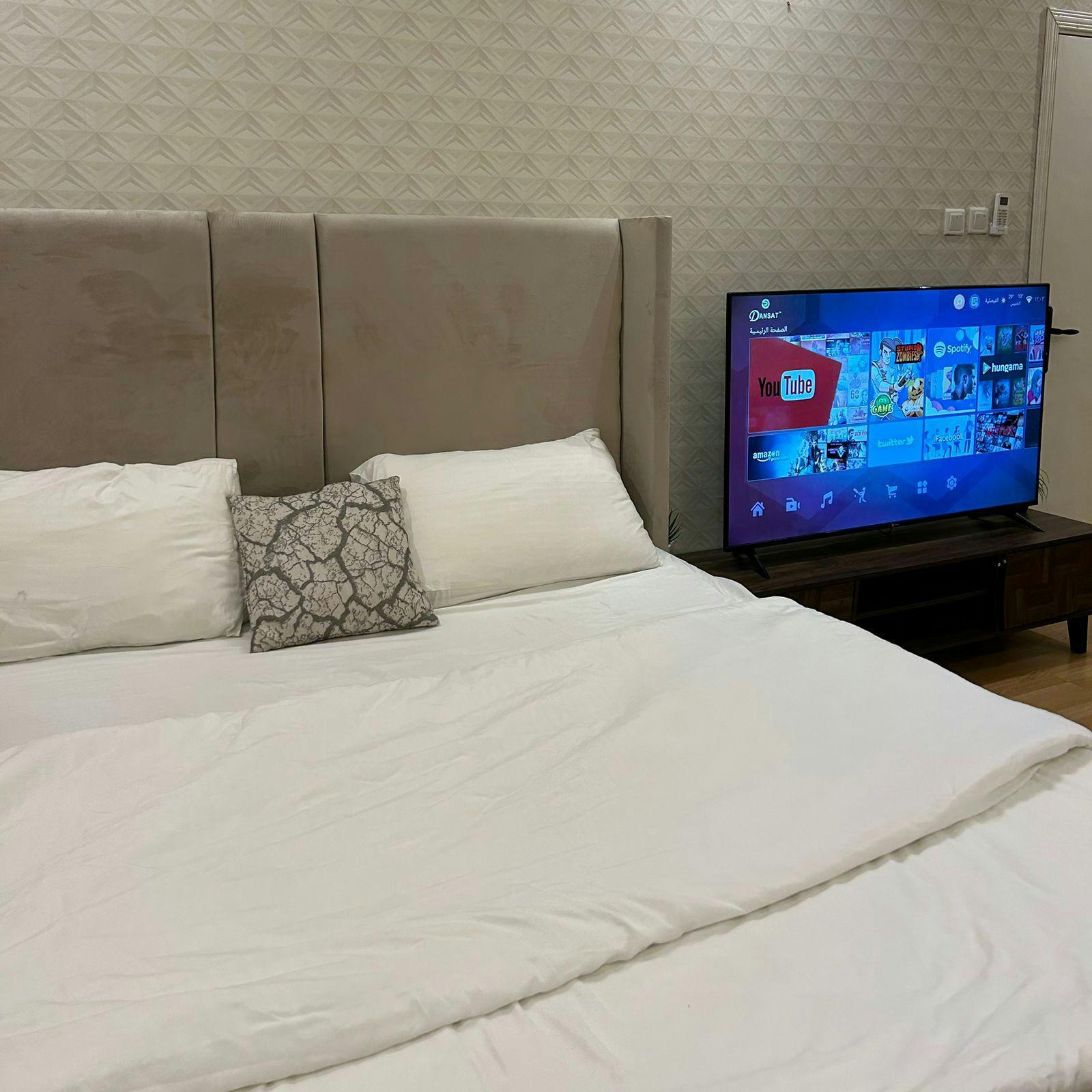 Amazing Studio with Comfortable and Simple Furniture | 4829 Room