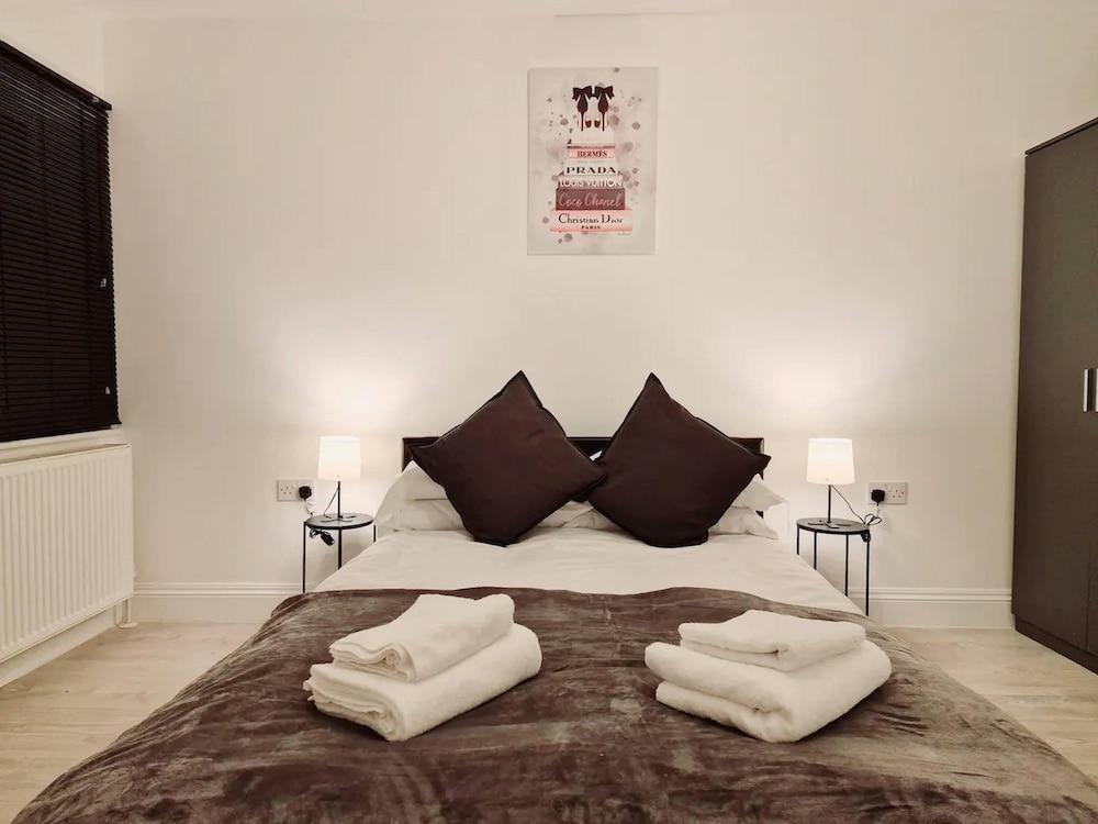 ديلاكس 2 بد أبارتمنت إن اوكسبريدج