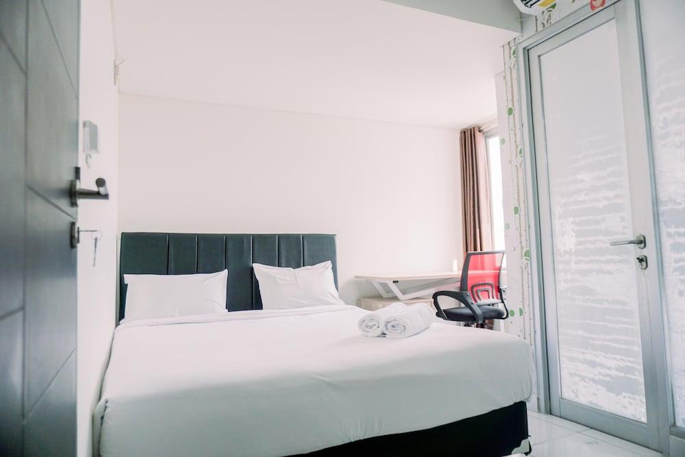 Homey And Warm 1Br At Sentraland Cengkareng Apartment