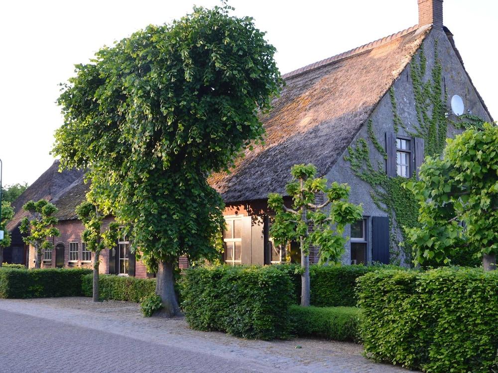 جراند هوليداي هوم إن الفين ويذ سونا آند هوت توب المنطقة الخارجية