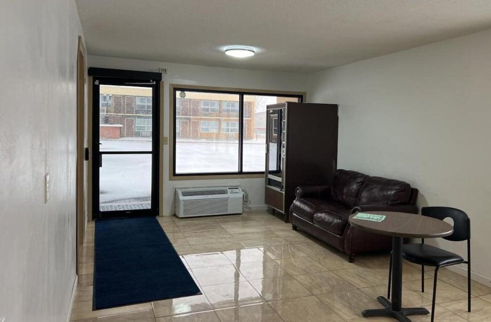 ديفيلز ليك إن باي أو واي يار ديفيلز ليك ريجونال ٔيربورت منطقة الاستقبال