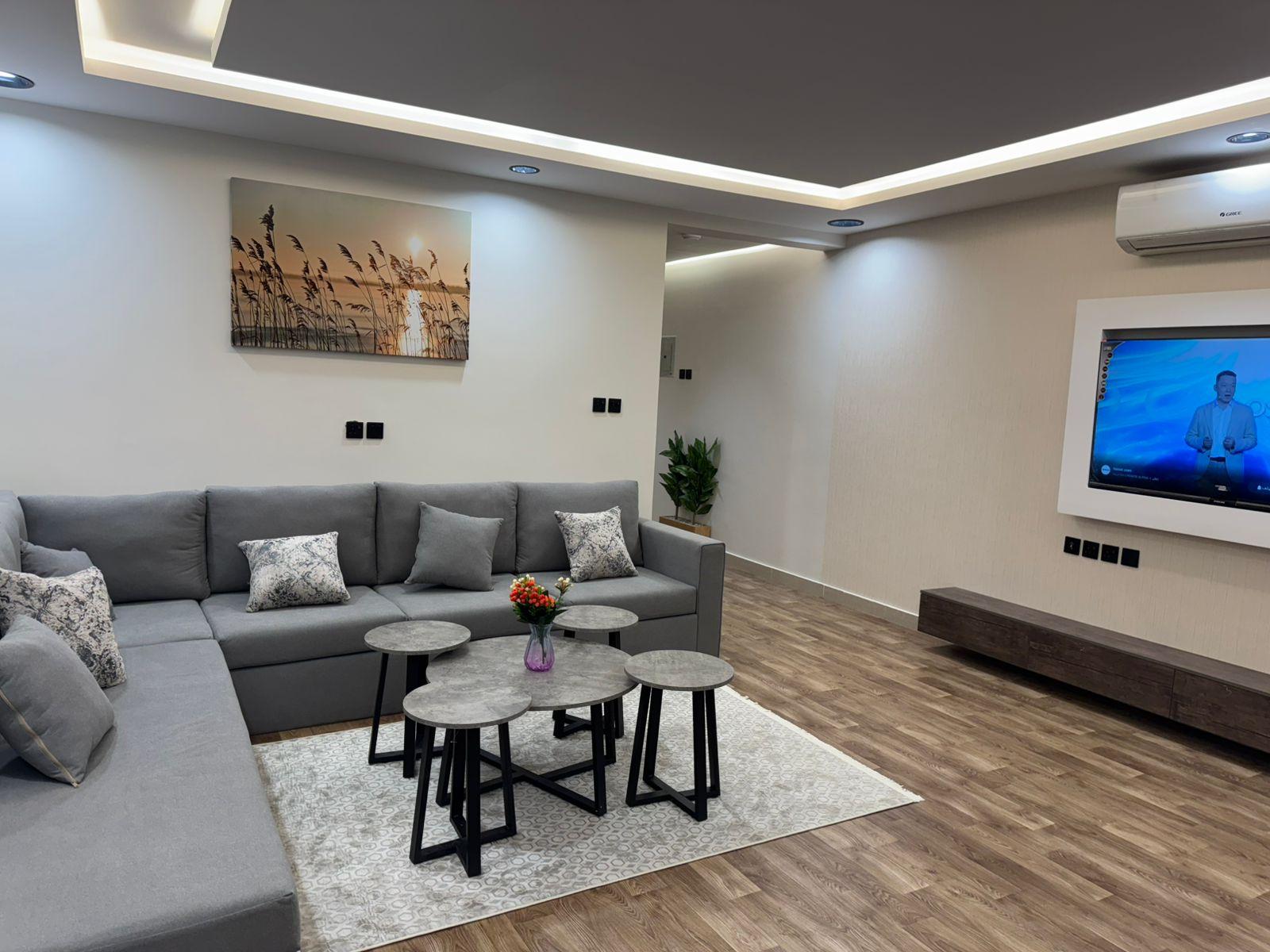 Elegant Apartment with Self Check-in | 5649 Living Area