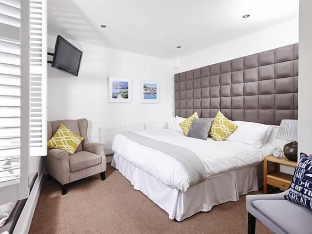 Steam Packet Inn Room