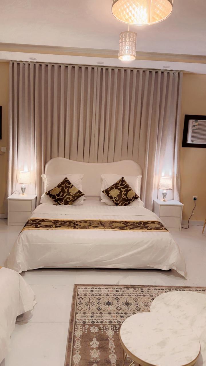 Elegant Studio with Comfortable and Simple Furniture | 5739 Bedroom