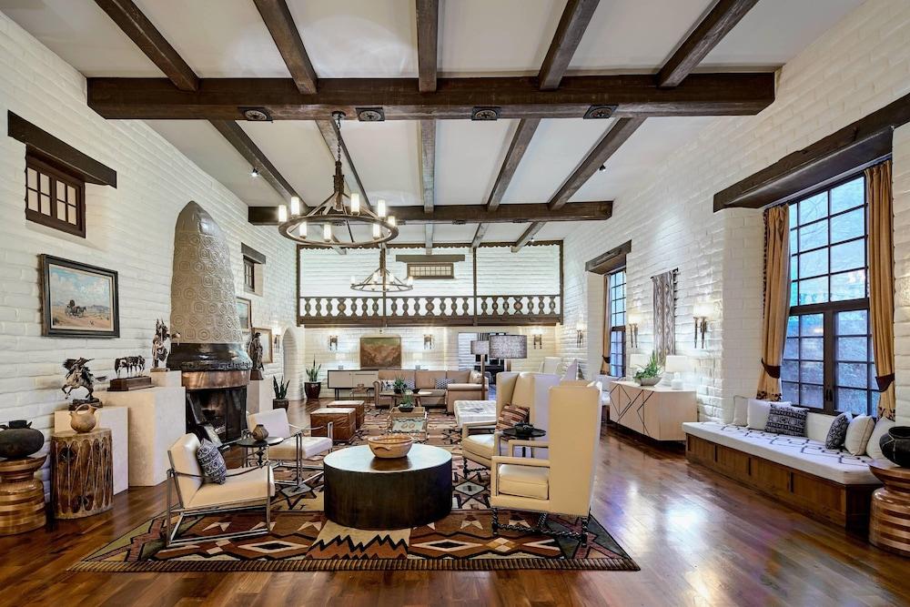 جيه دبليو ماريوت كاميلباك إن سكوتسداي... الردهة