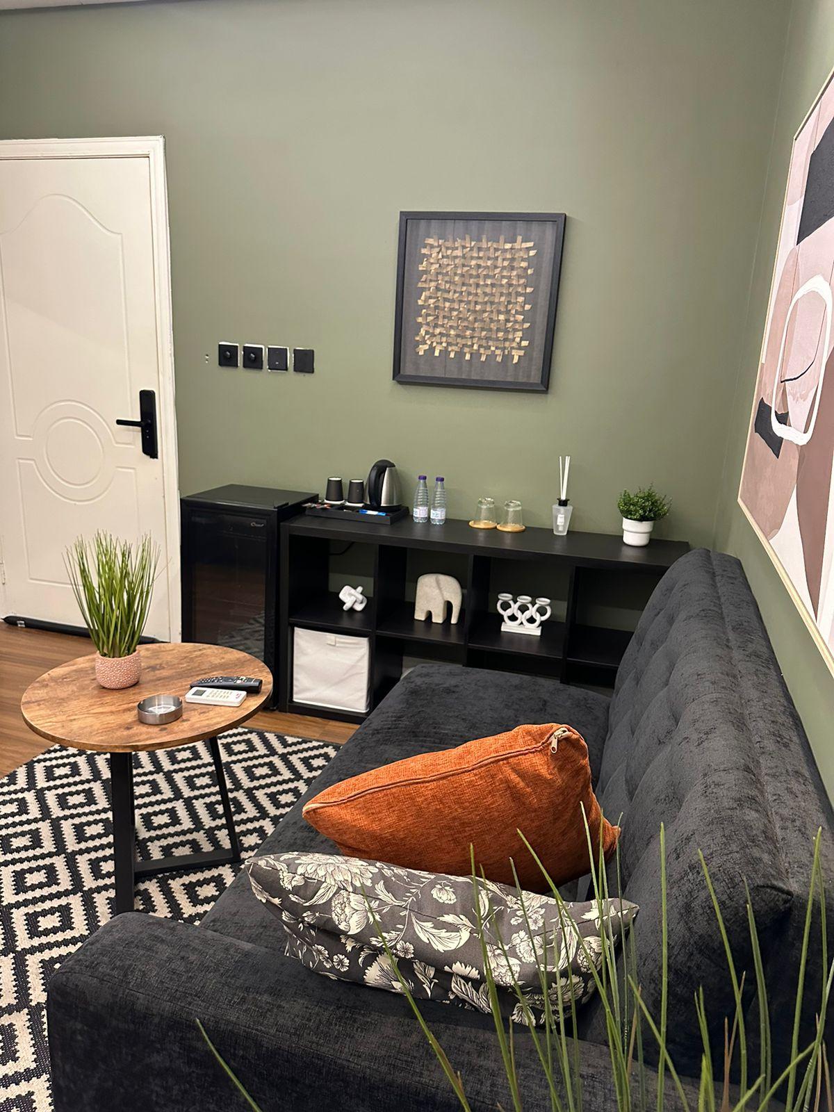  Elegant Studio with Self Check-in | 5776 Featured Image