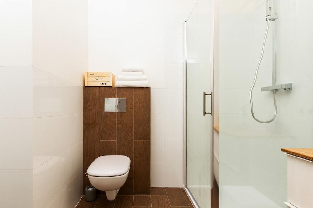Studio Grudziądzka Gdańsk by Renters Bathroom