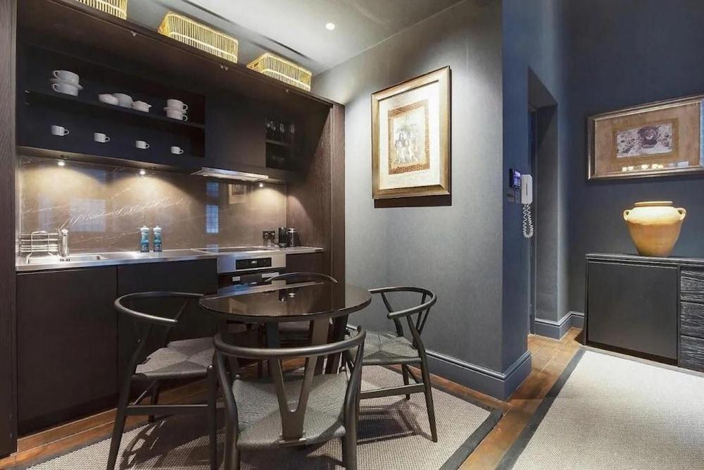 Majestic Property in Knightsbridge Room