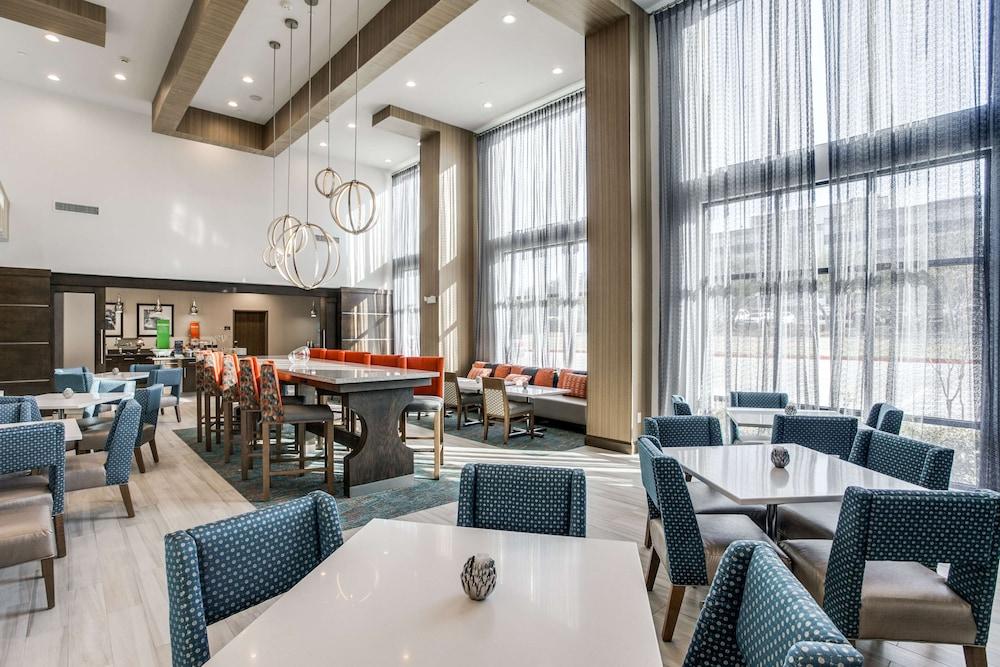 هامبتون إن آند سويتس نورث دالاس سنترال إكسباي منطقة الاستقبال