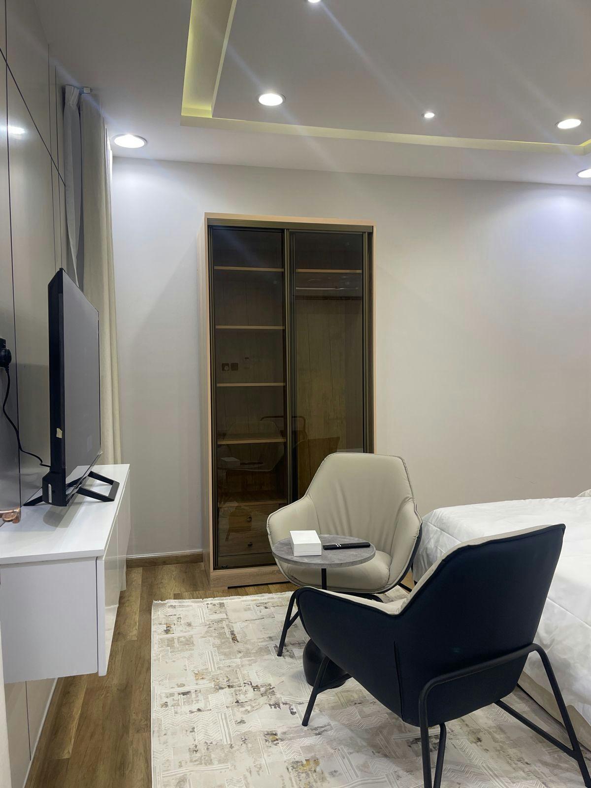 Elegant Apartment with Comfortable and Simple Furniture | 4816 Room