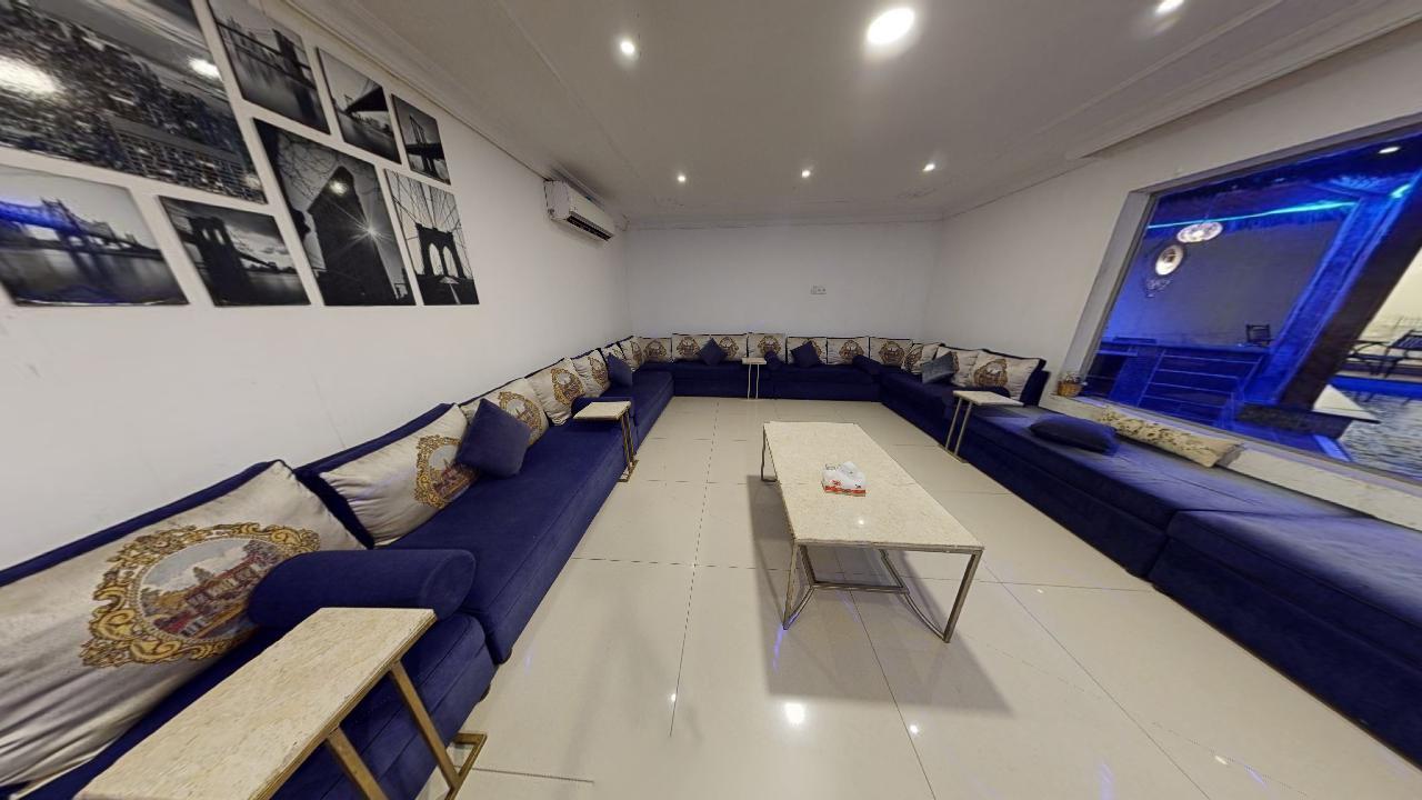 Comfy Chalet with Speakers | 980