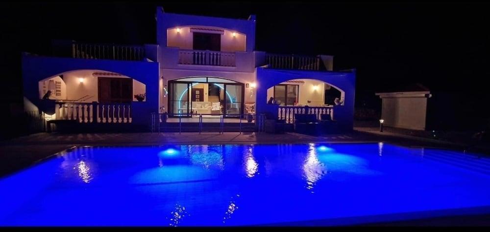 مارينا ماجيك سن سيت فيلا بول- باركينج- ب ر زحليقة مائية