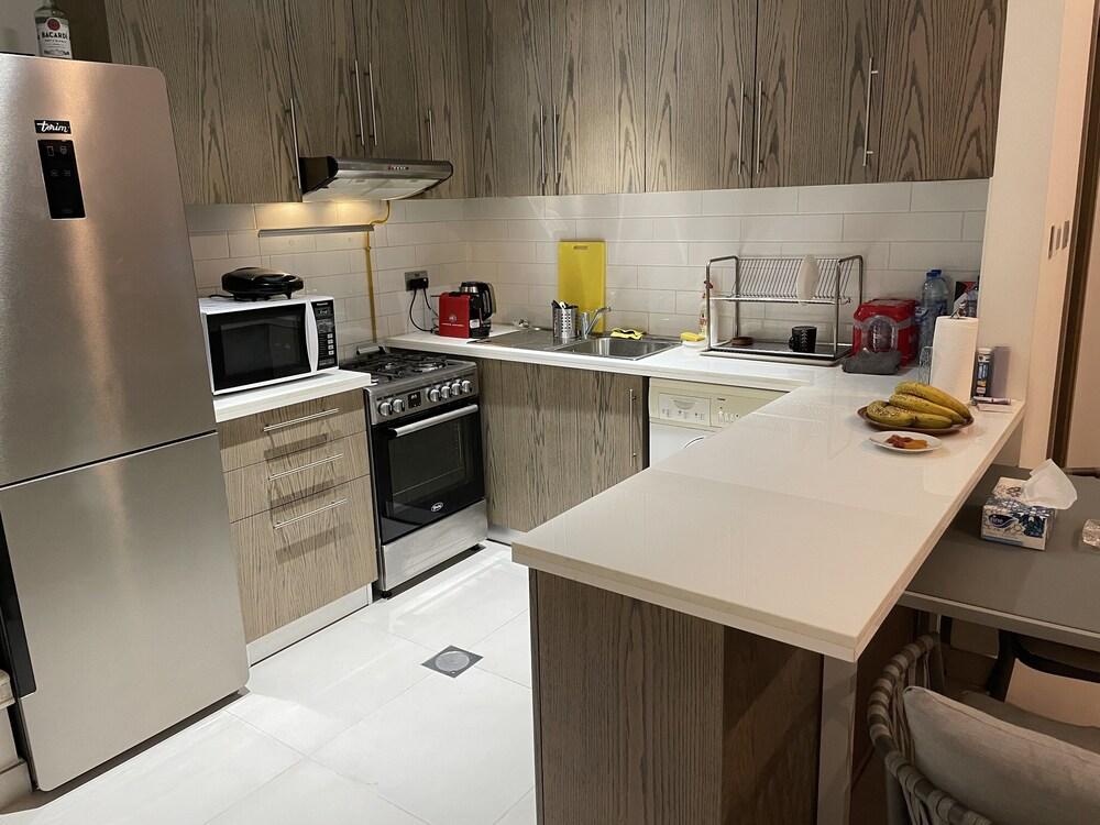 شقة فاخرة وفسيحة بغرفة نوم واحدة في وسط دبي داخلي