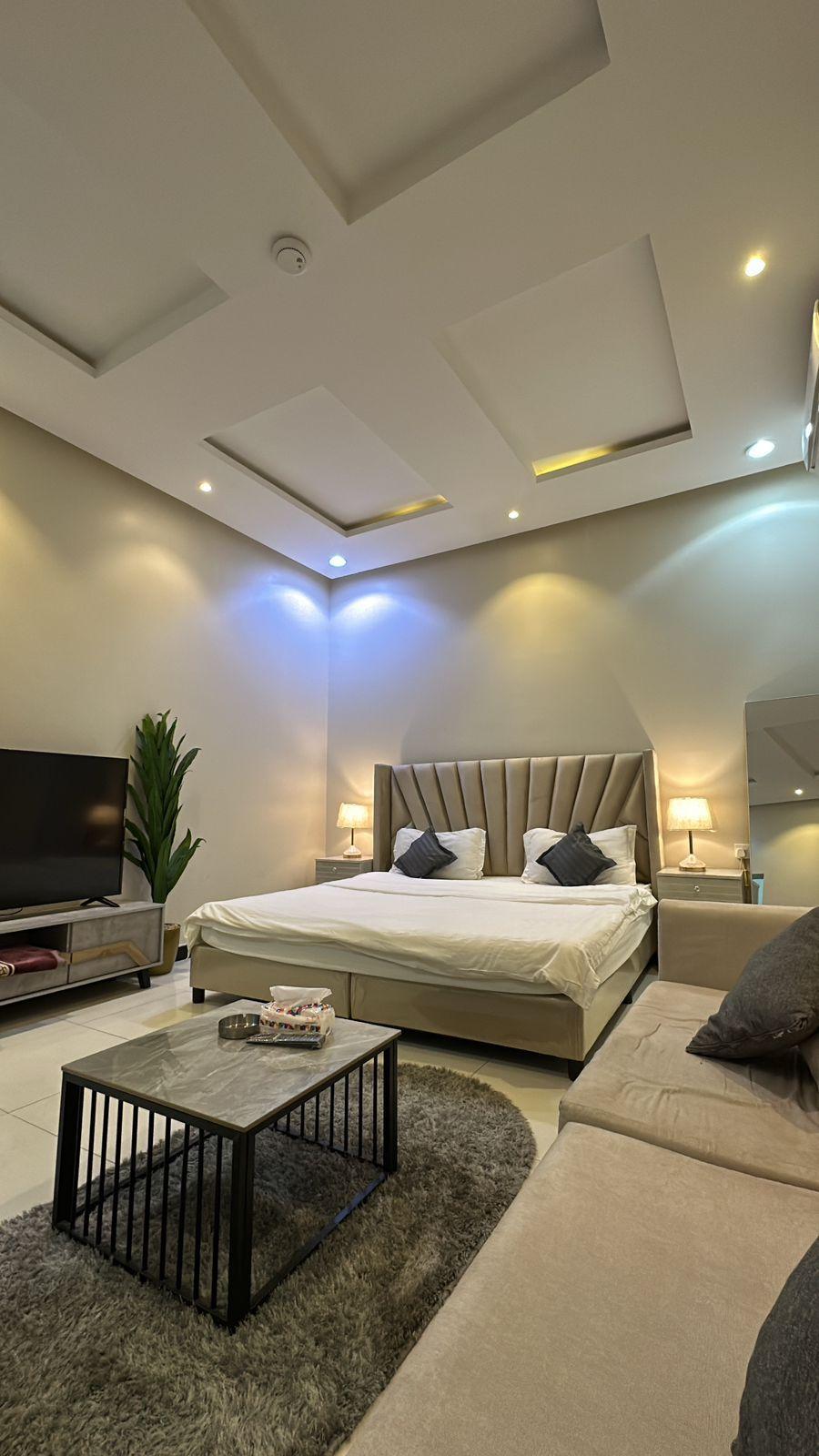 Elegant studio with Comfortable and Simple Furniture | 5804 Featured Image