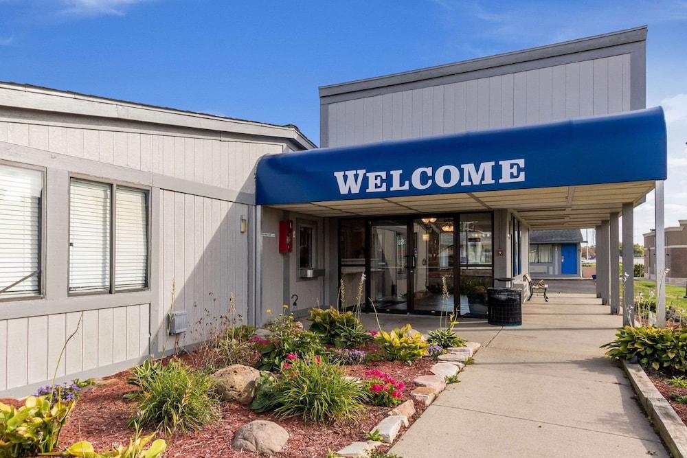 رودواي إن نير هول أوف فيم المنطقة الخارجية