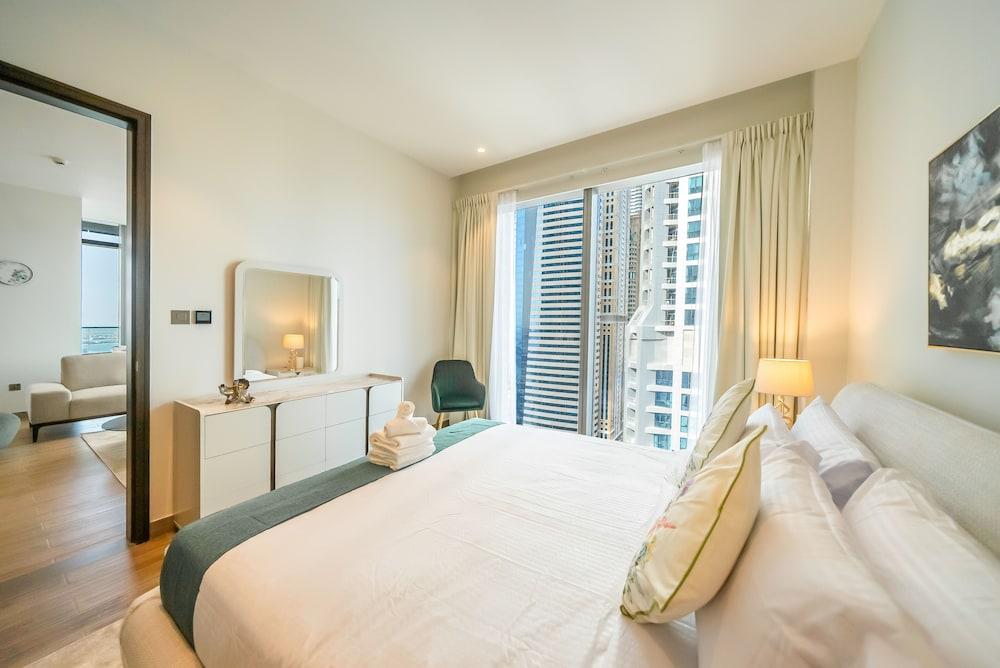 شقة هادئة ورائعة مكونة من غرفتي نوم في قلب دبي مارينا غرفة