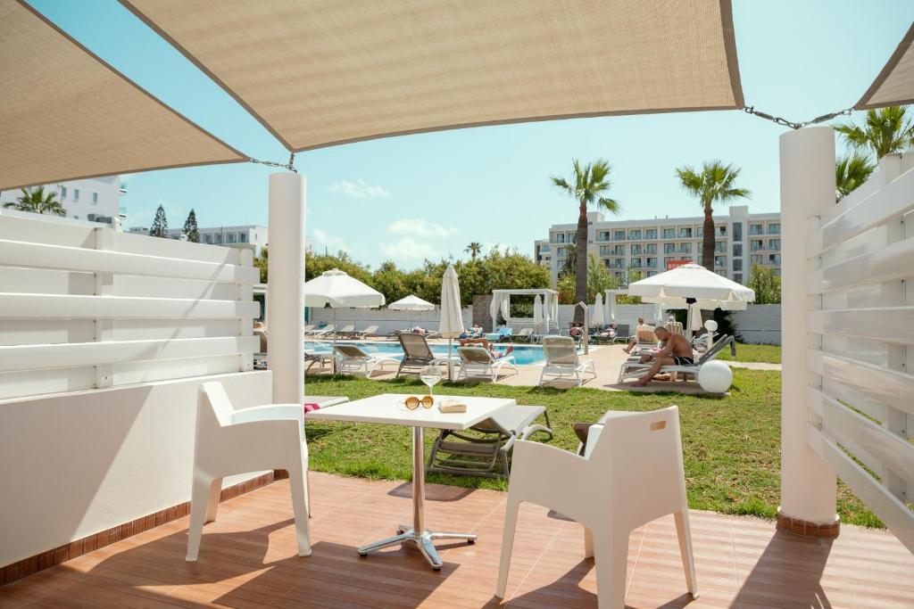 شقق لانتيانا نابا أيا نابا هاربور آند بيتش الفندقية أخرى