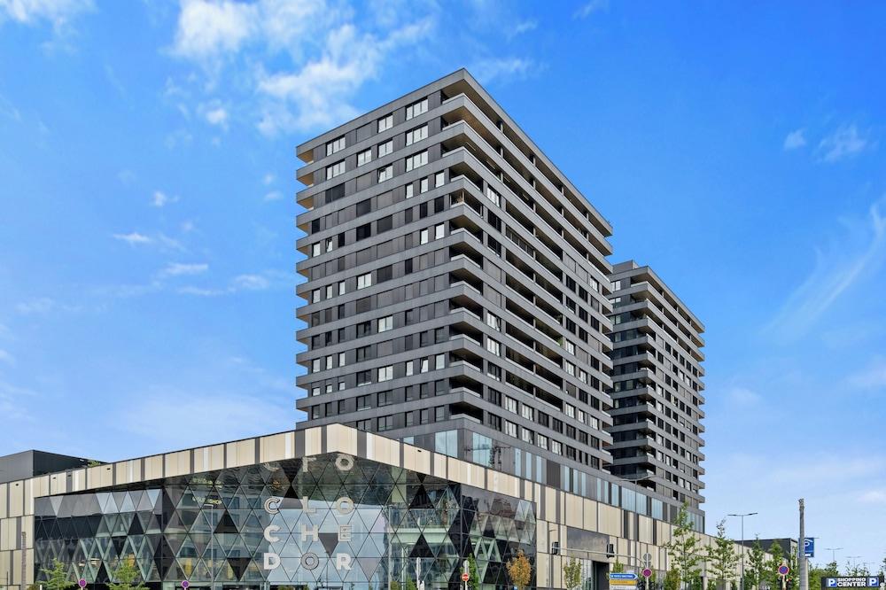 ستيليش لاكوريوس ٔبت دبوي بول آند جي اي ا د 14 المنطقة الخارجية