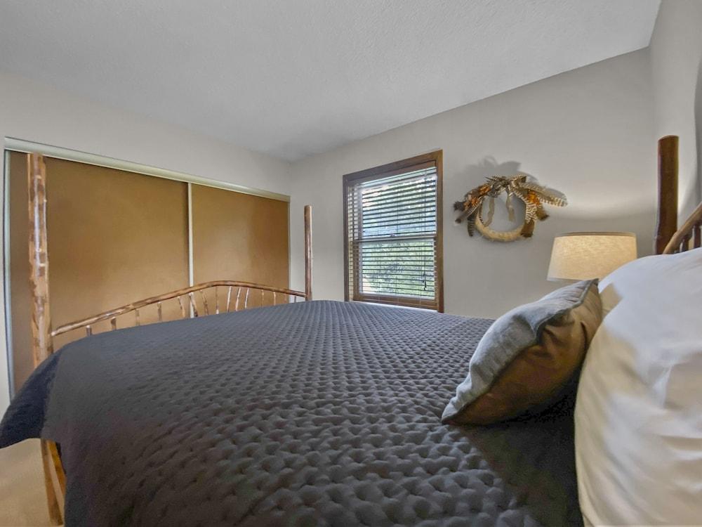 Top Floor Unit Andorra 9 Condo with Heated Garage by Redawning Room