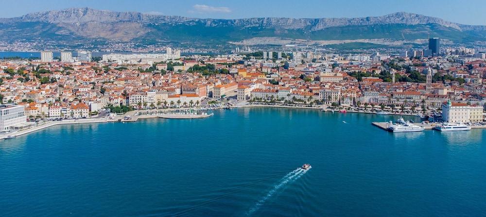 بيوتيفول لاكشري هاوس دبلي سيا فيو آند أوتسايد سبيس منظر من الجو