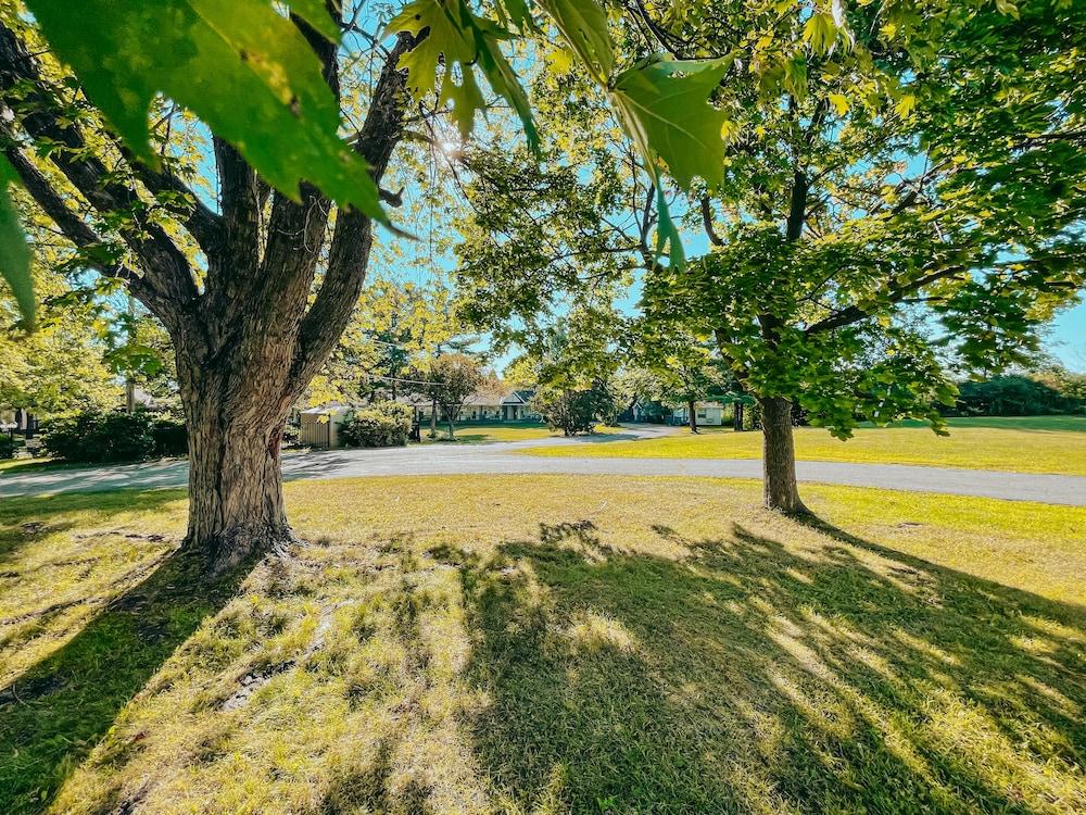 سوبر 8 أحد فنادق ويندام جانانوك/كانتري سكوير ريزورت المنطقة الخارجية